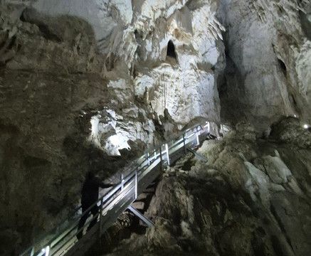 Meziad Cave-Meziad必去景点