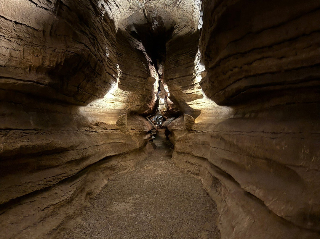 Bluff Dwellers Cave-Noel必去景点