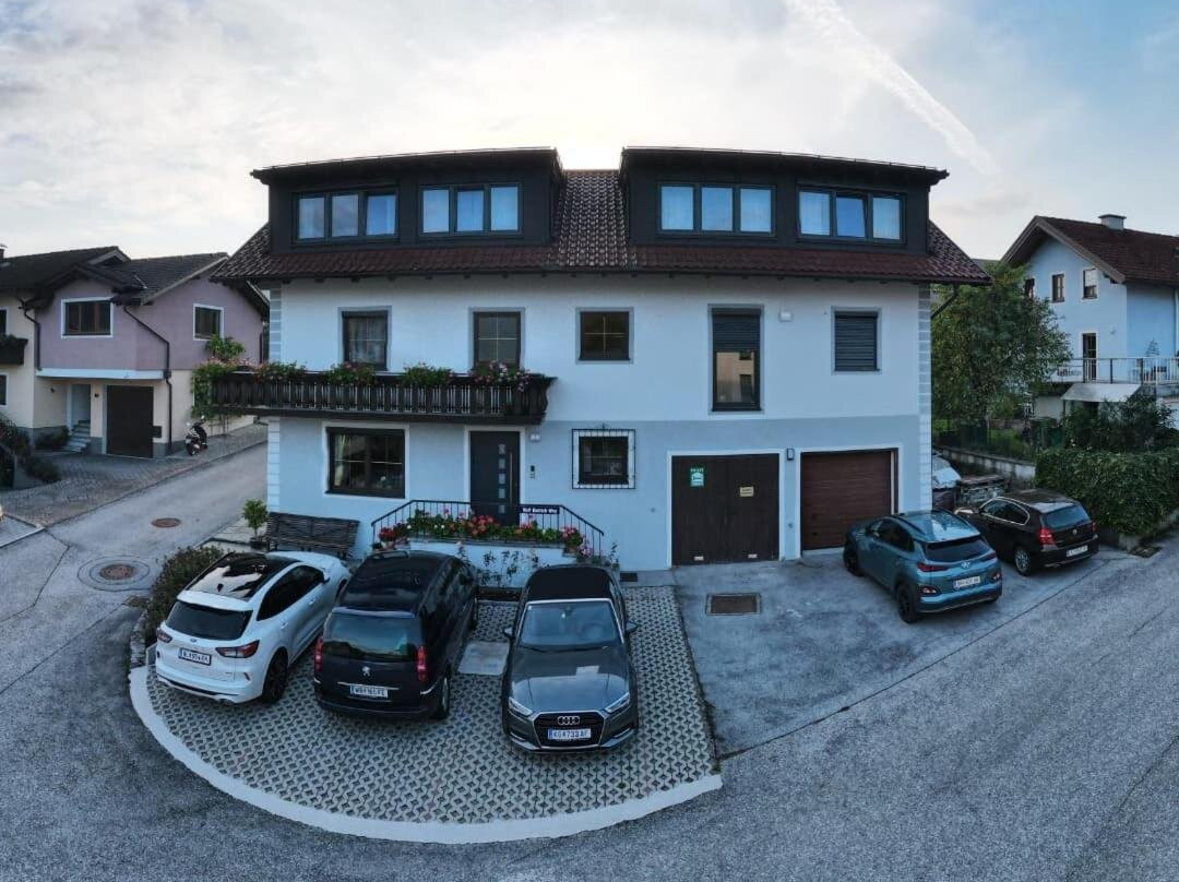 Gastehaus & Vinothek Strasser