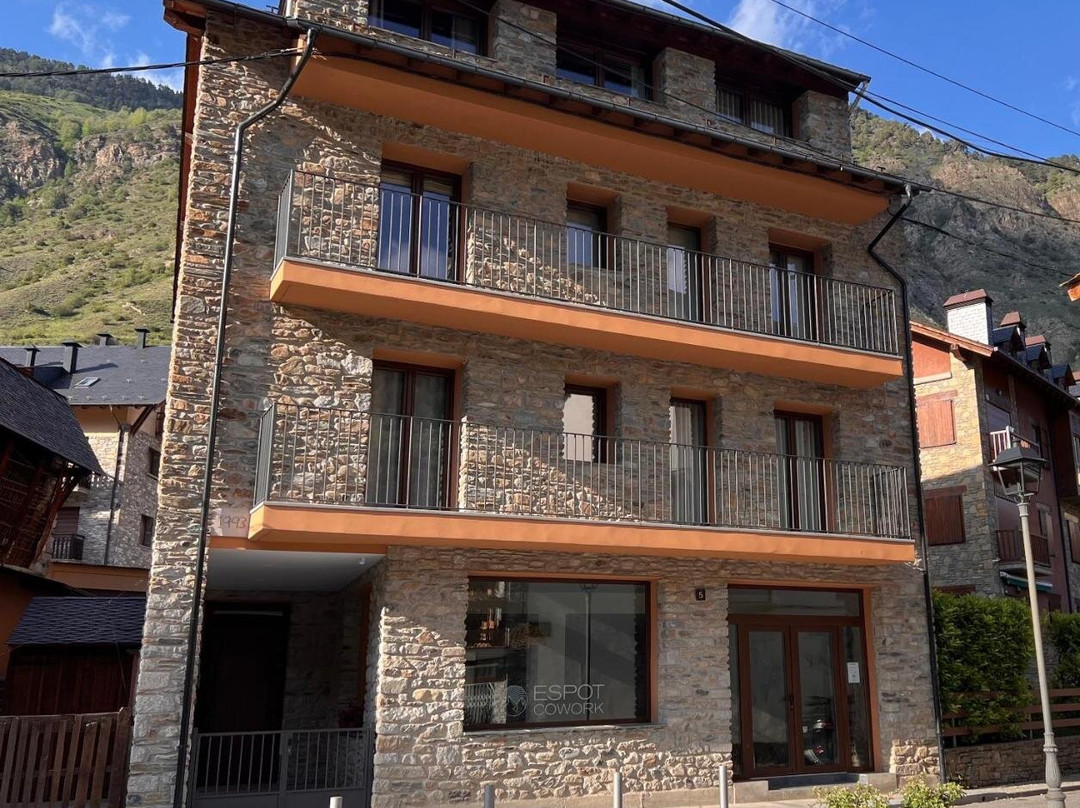 Espot Cowork & Apartments - L'amfitriona