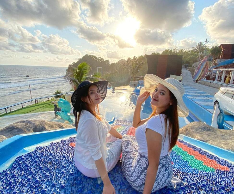 Osanna Beach Resort Pacitan