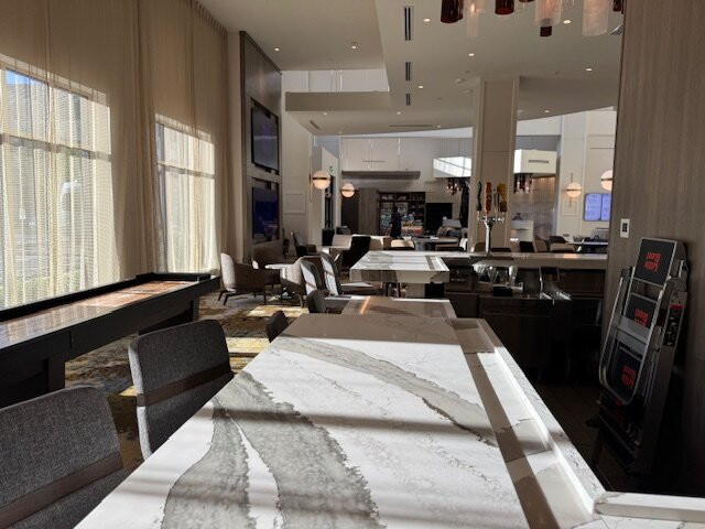 罗利达勒姆机场/石南木河合博套房酒店主图