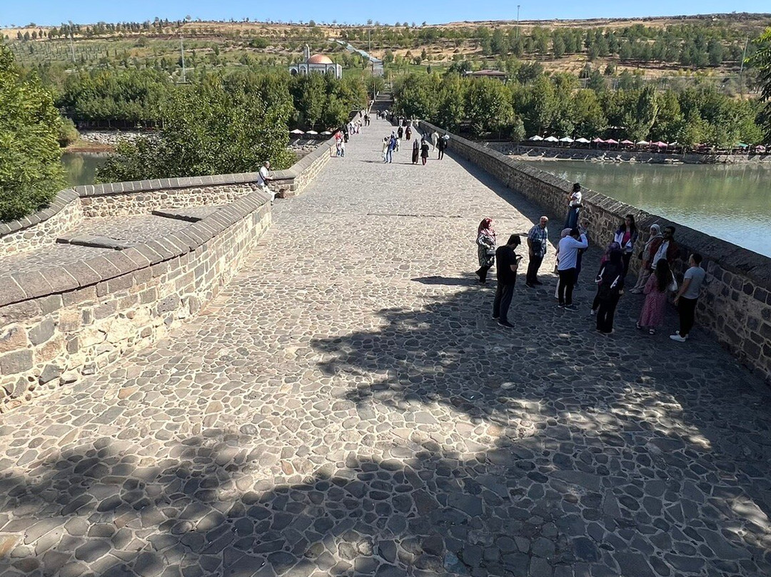 On Gozlu Koprusu-Diyarbakir必去景点
