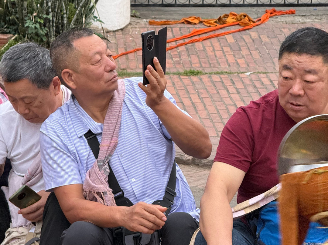 布施仪式-琅勃拉邦必去景点