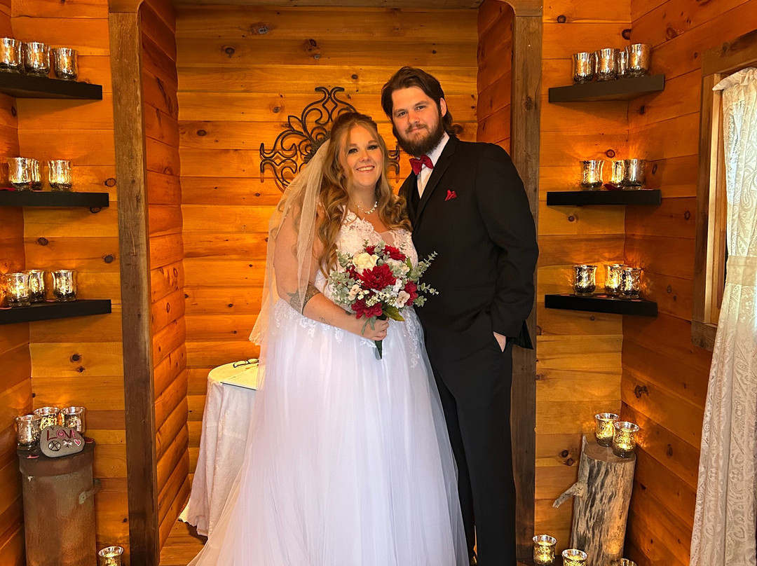 Elope Niagara's Little Log Wedding Chapel-Stevensville必去景点