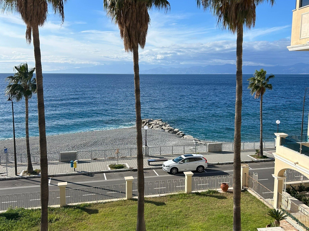 嘉尔德尼亚酒店主图