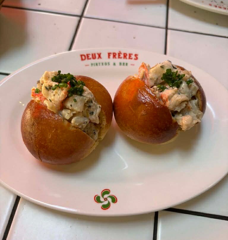 DEUX FRÉRES