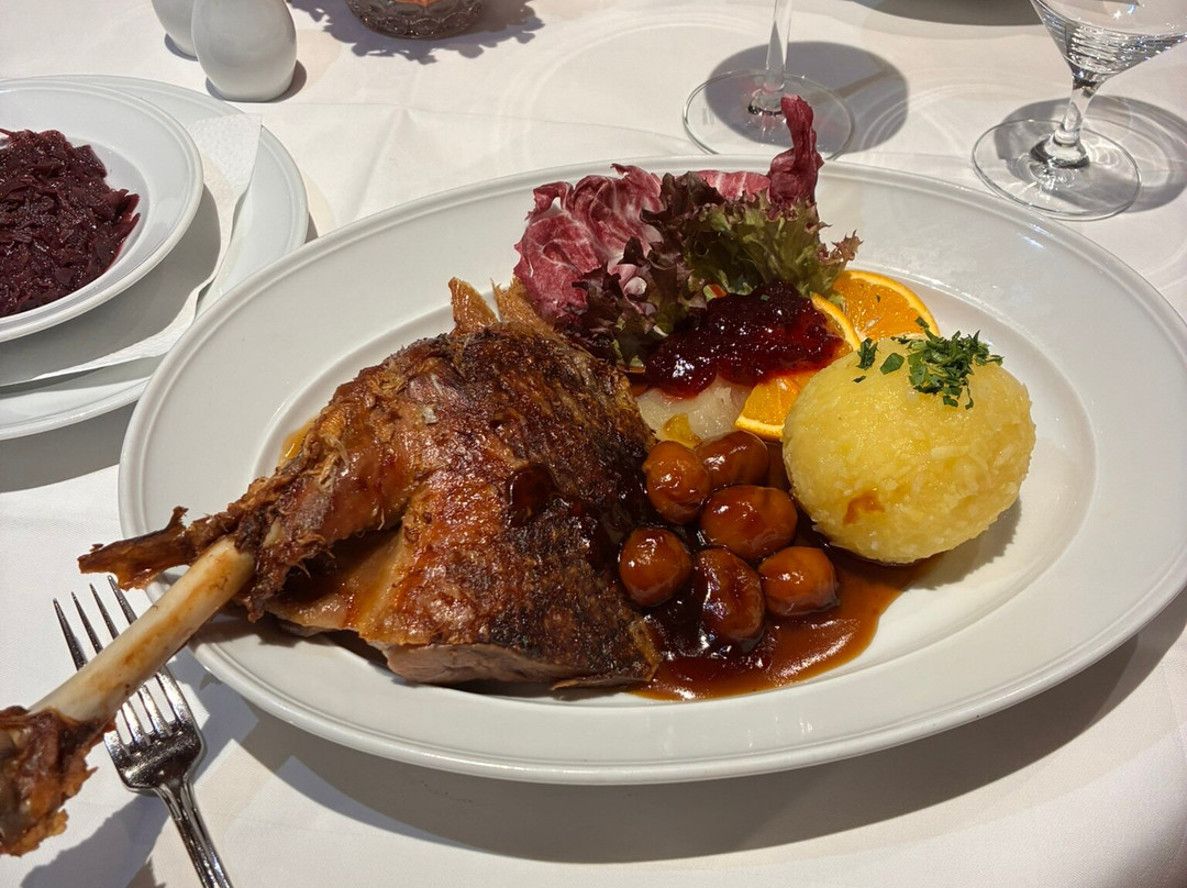 厄贝尔酒店主图