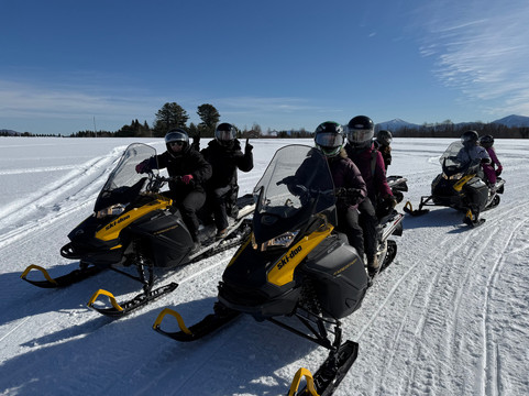 Farmhouse Snowmobiling and UTVs-普莱西德湖必去景点