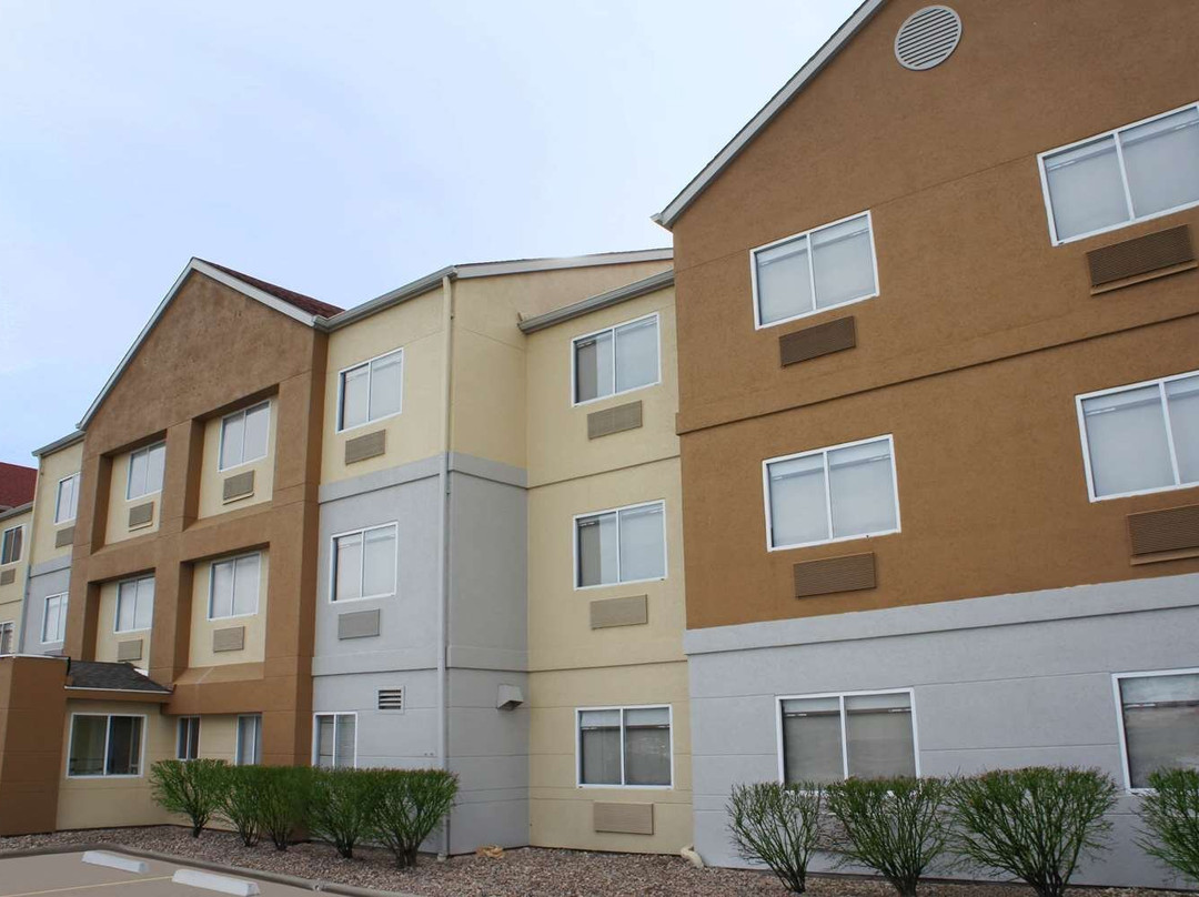 恩波里亚拉昆塔温德姆套房酒店