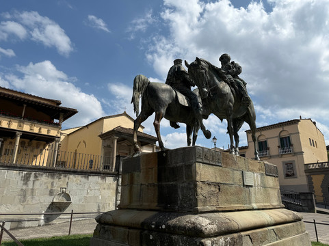 Piazza Mino-菲耶索莱必去景点