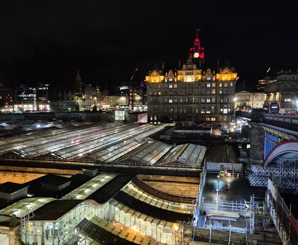 Edinburgh Waverley Station-爱丁堡必去景点