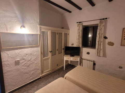 麦佩兹 LIVVO 乡村酒店主图