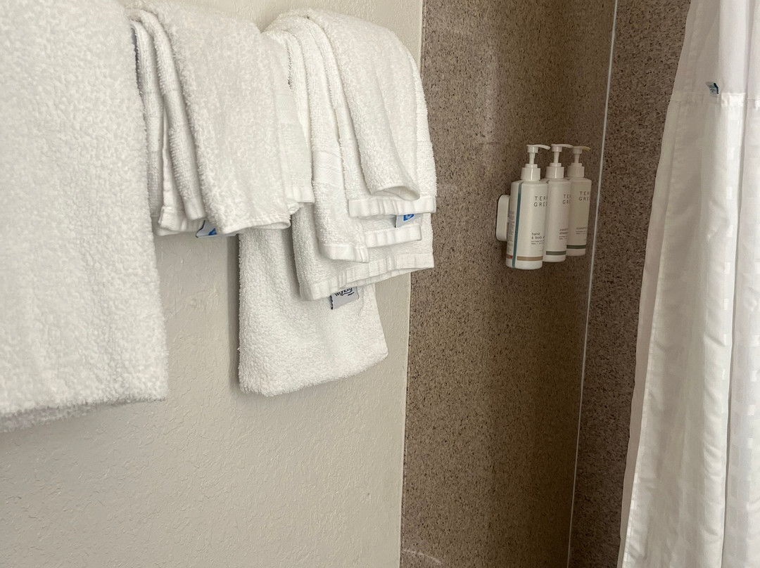 圣罗莎速8酒店主图