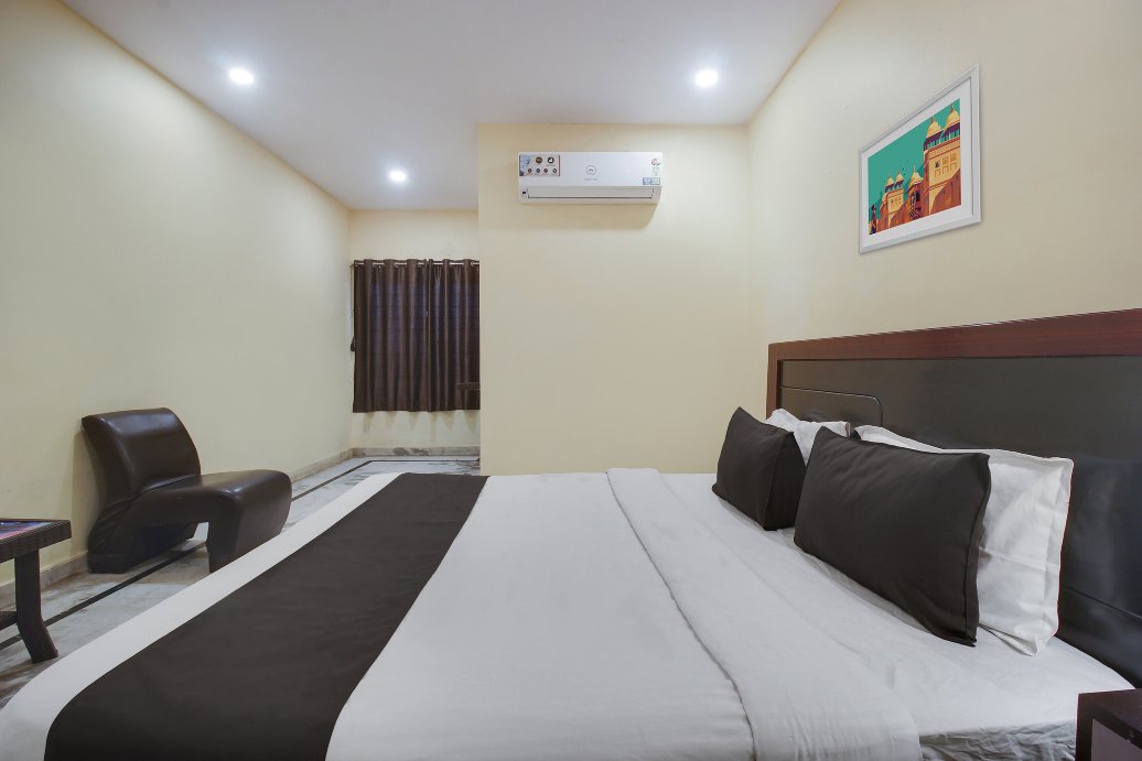 Hotel O Anuguna Tulasi Grand Near JNTU University Hyderabad-客卧