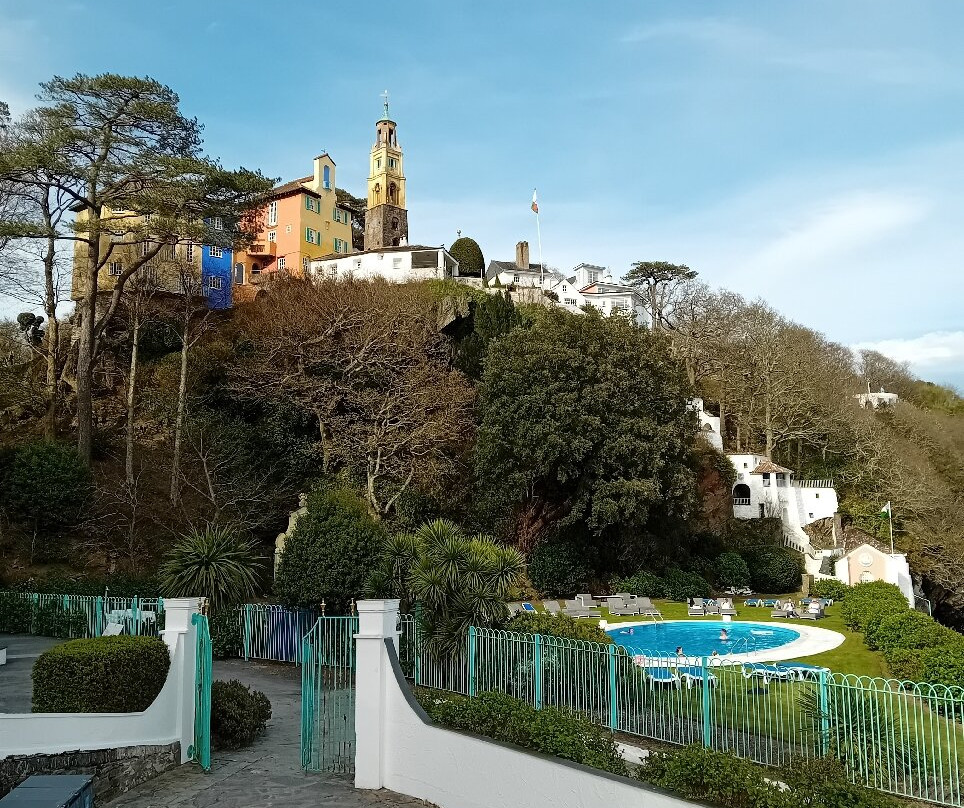 梅里昂港村与德多拉斯城堡酒店主图