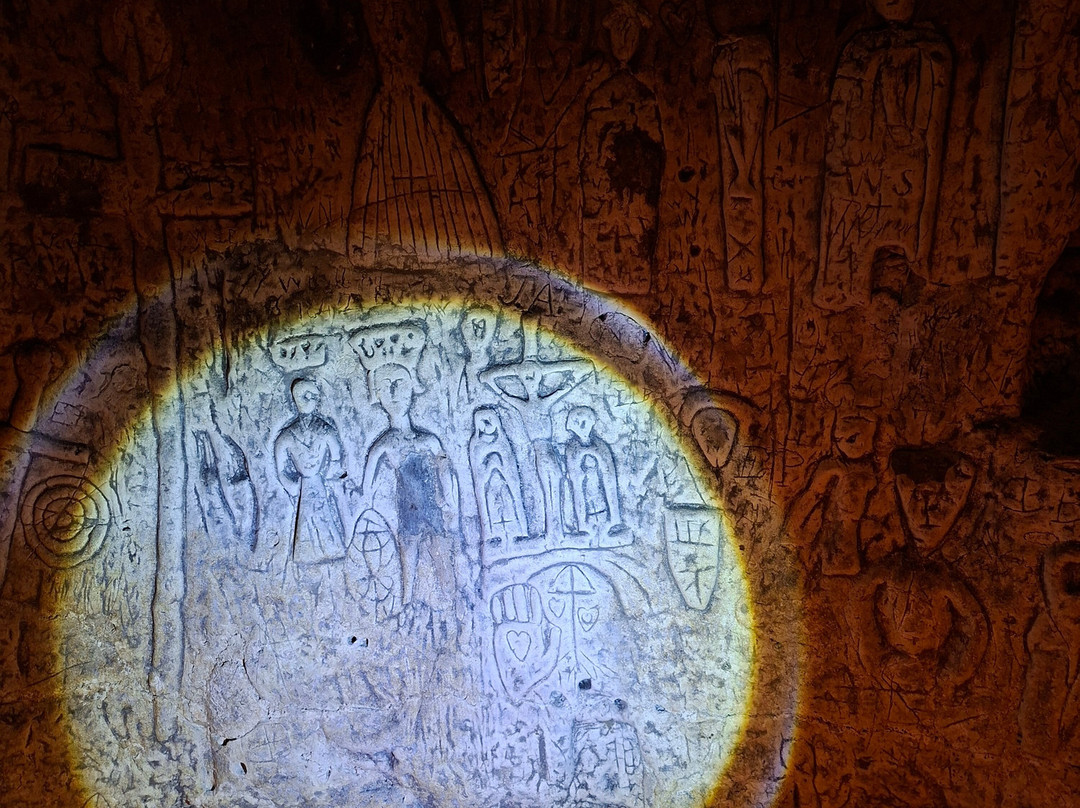 Royston Cave-Royston必去景点