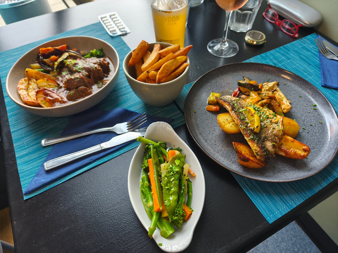 Morfarch Cafe Bar & Restaurant