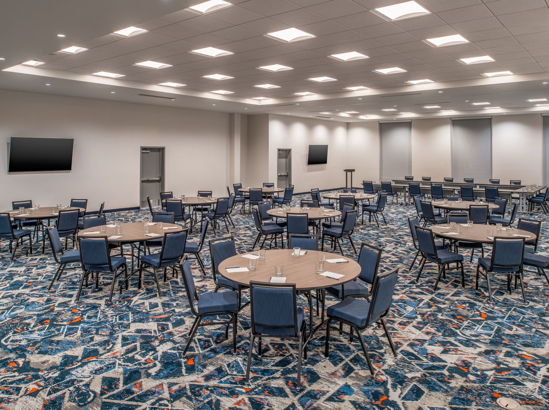 Hyatt House Fresno / Campus Pointe