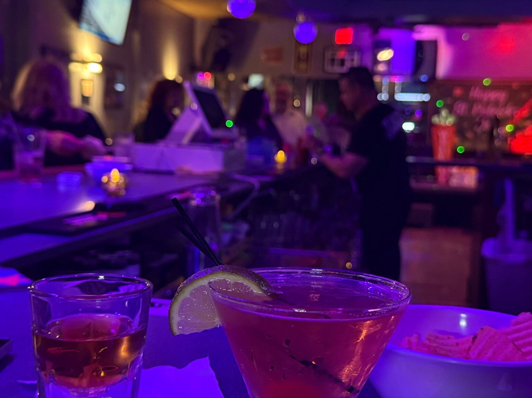 Eleanor's Lounge-Bohemia必去景点