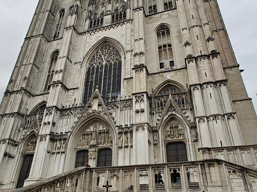 圣弥额尔圣古都勒主教座堂（Cathedrale St-Michel et Ste-Gudule）-布鲁塞尔必去景点