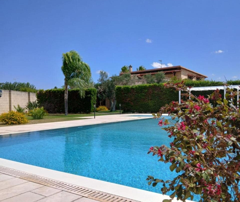 Villa Lantana Apartments