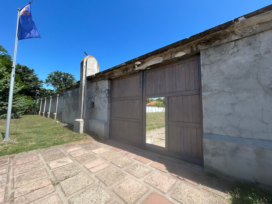 Red Cross Nazi Concentration Camp-Nis必去景点