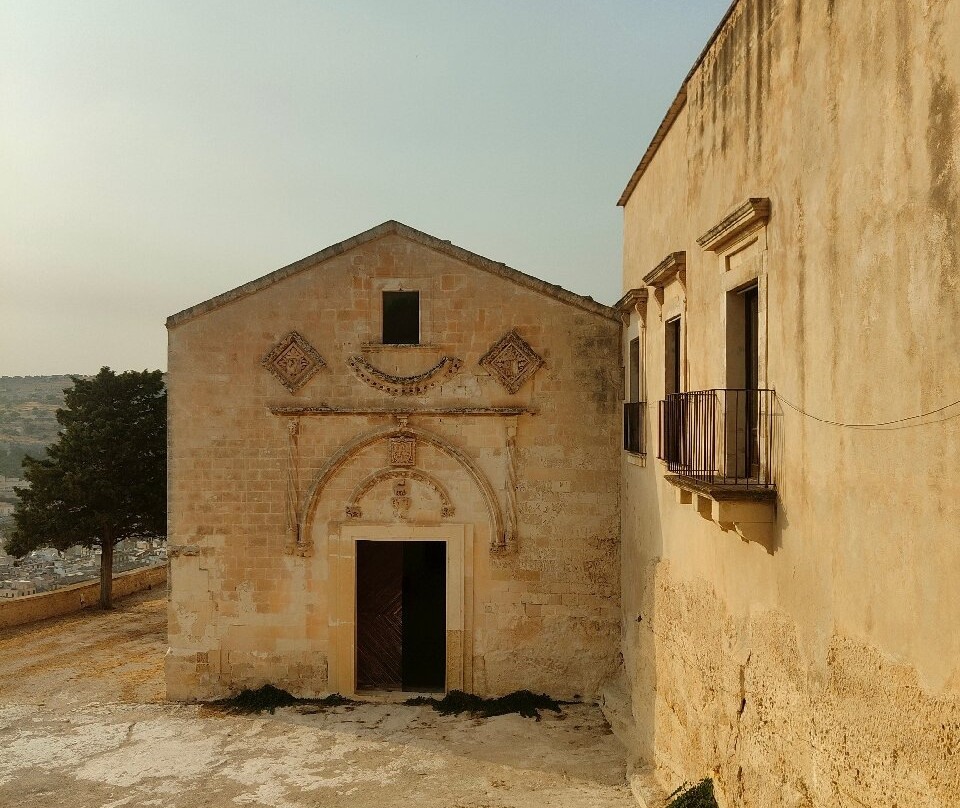 Complesso Santa Maria della Croce-希克利必去景点