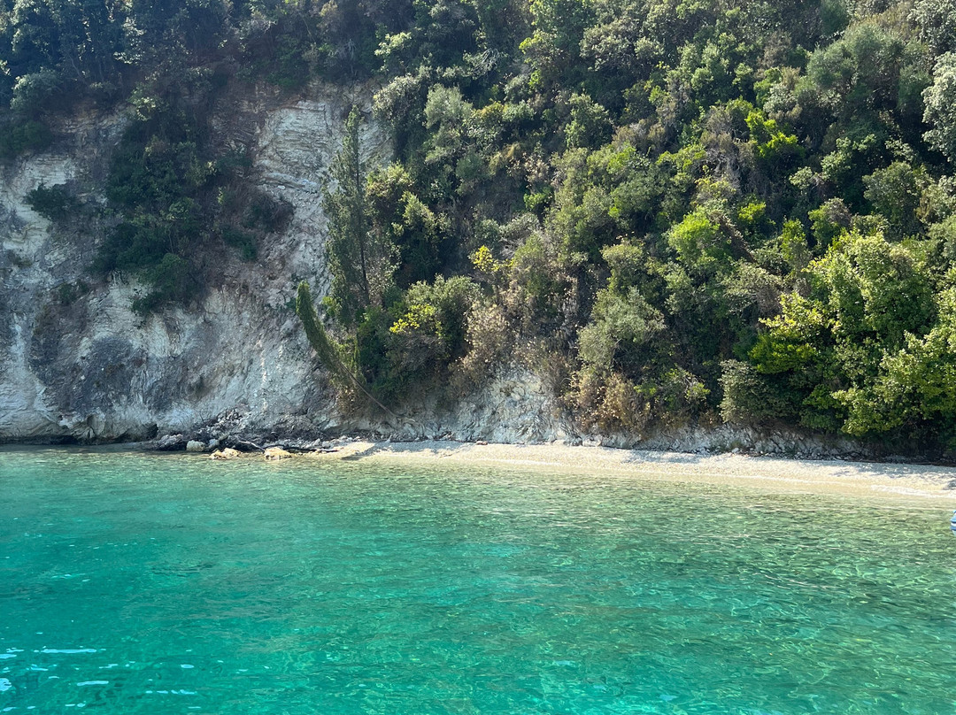 Papanikolis Cruise Boat-Nidri必去景点