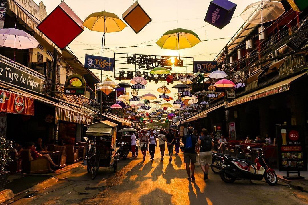 Battambang Tuk Tuk Tours with Him Heng-暹粒必去景点