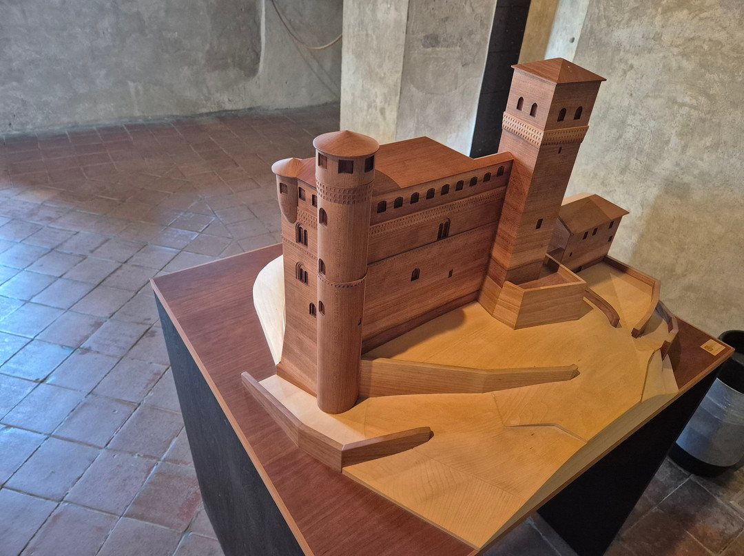 Castello di Serralunga d'Alba-塞拉伦加达尔巴必去景点
