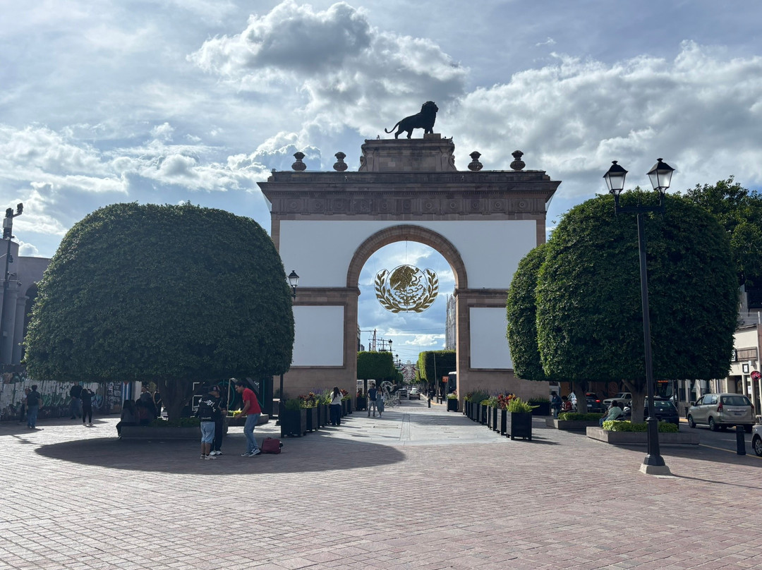 Arco Triunfal de la Calzada de los Héroes-利昂必去景点