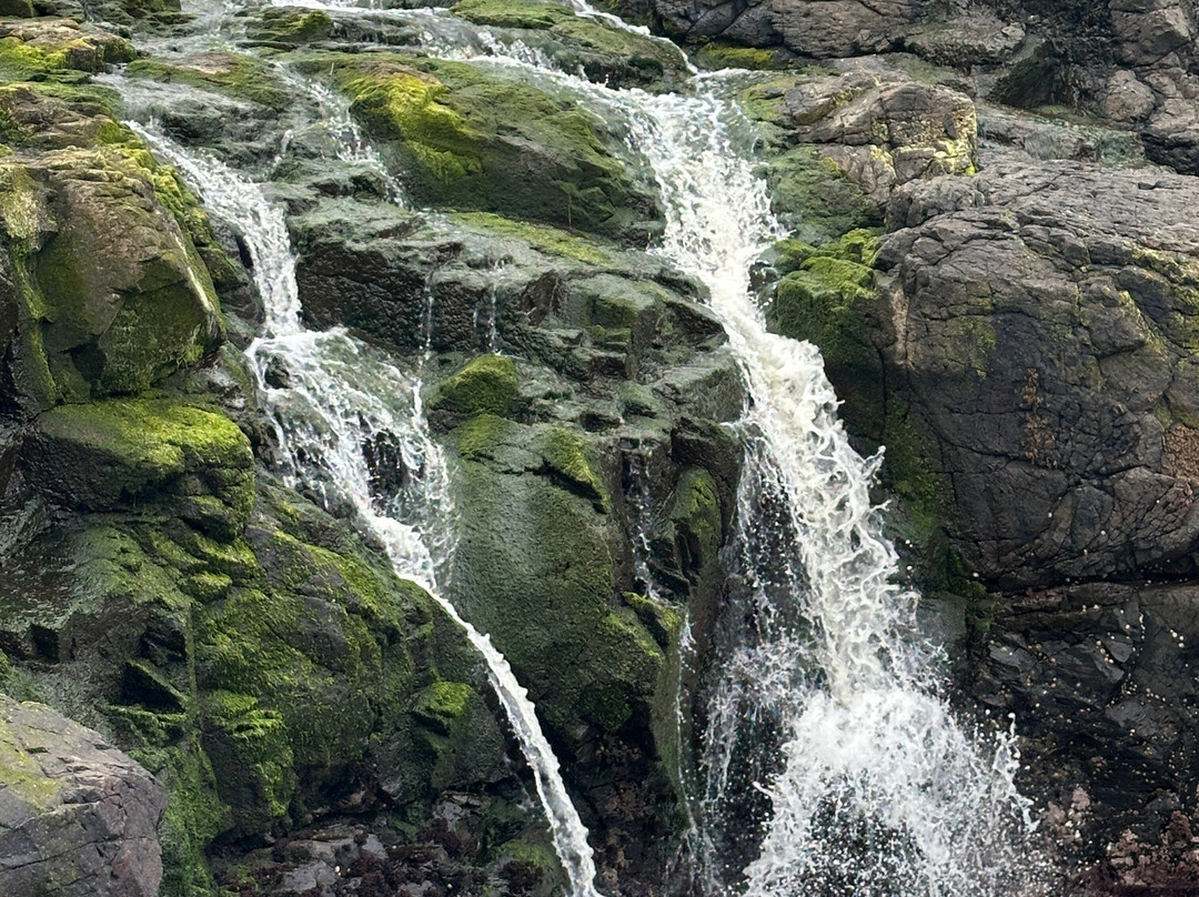 Dunseverick Falls-布什米尔斯必去景点