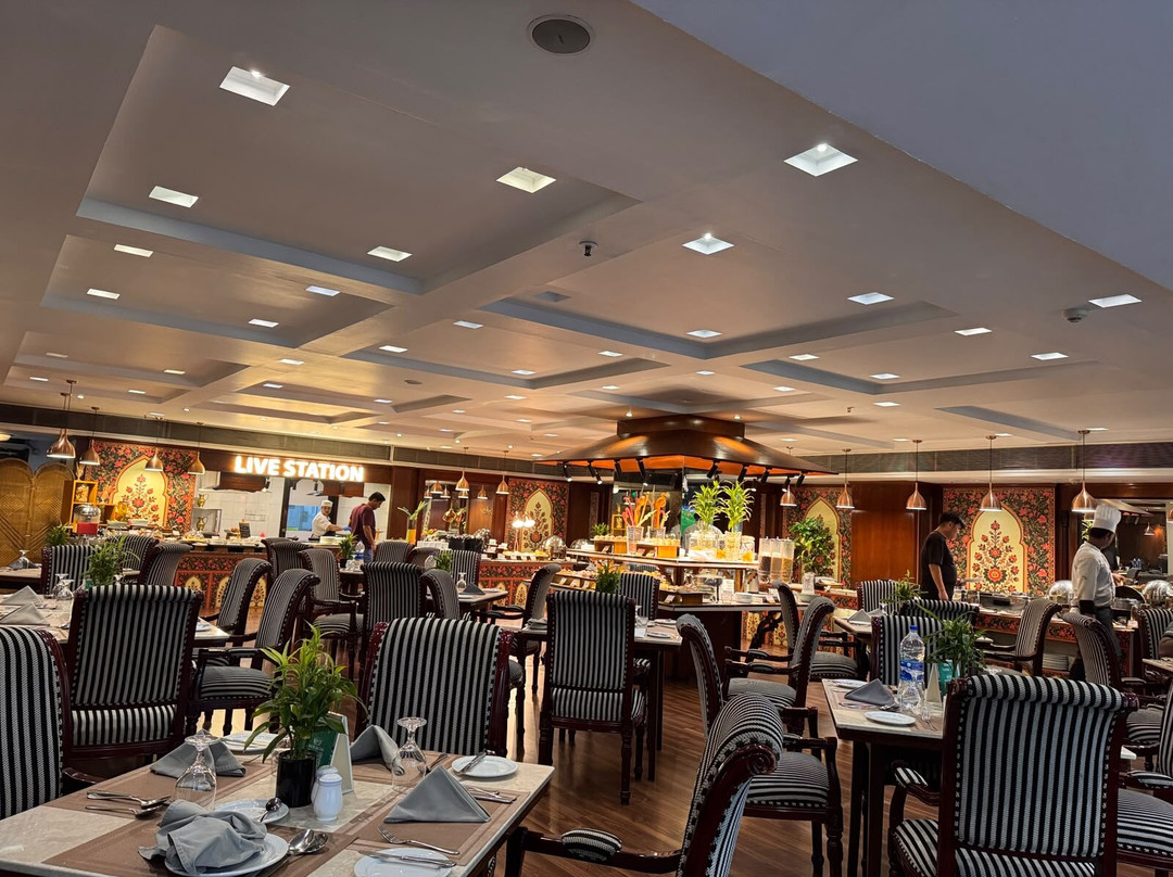 萨日娜酒店主图