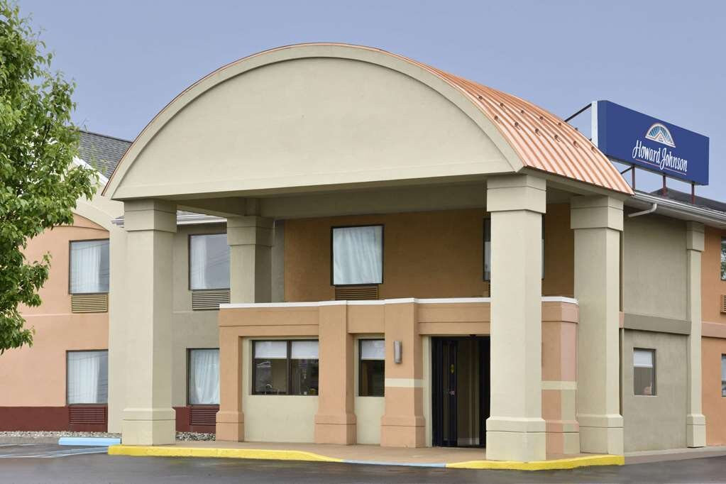 Howard Johnson Hotel & Suites by Wyndham Allentown/Dorney