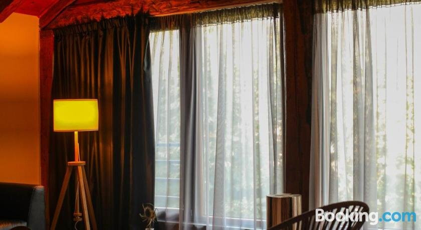 Dim's Hotel主图
