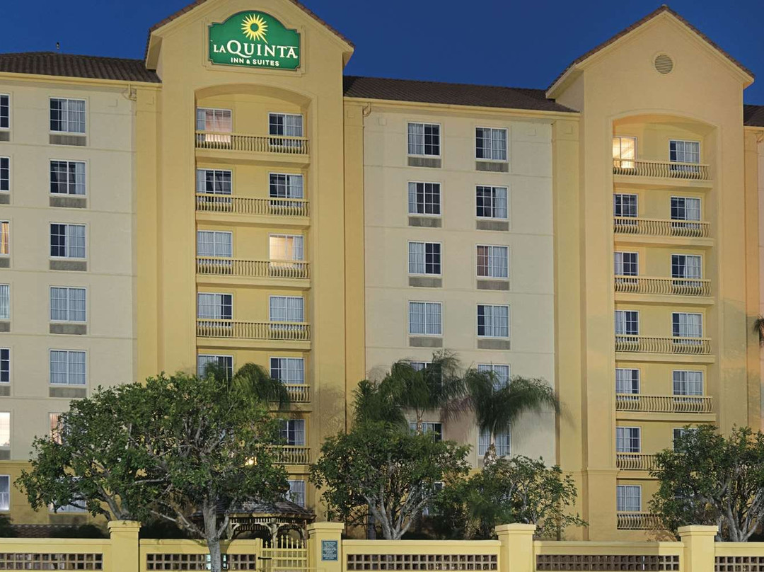 La Quinta Inn & Suites by Wyndham Ontario Airport主图