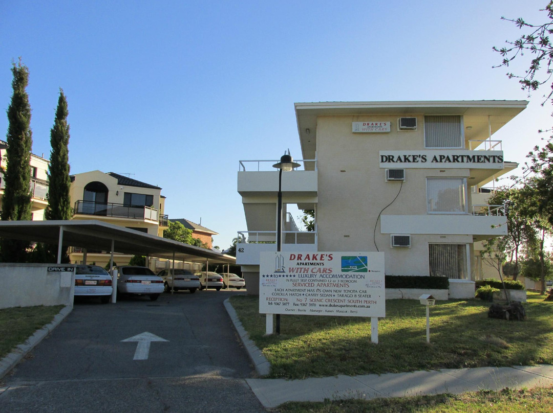 Drake's Apartments with Cars