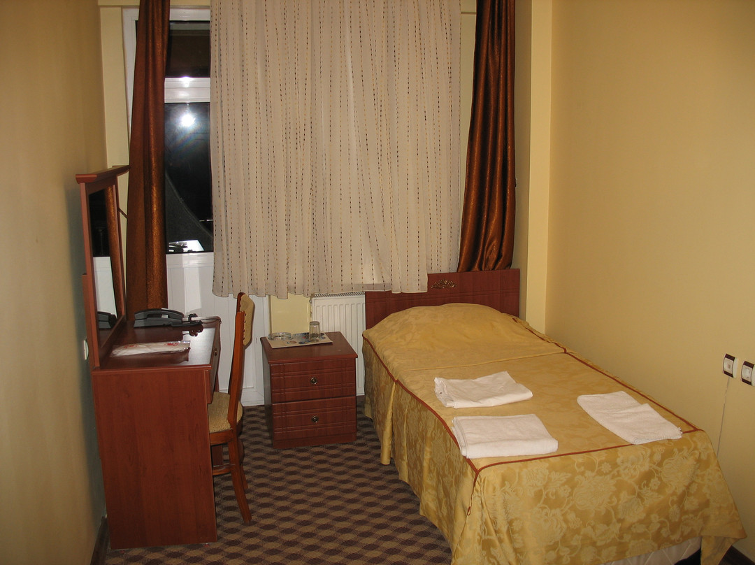 Golden Hill Hotel