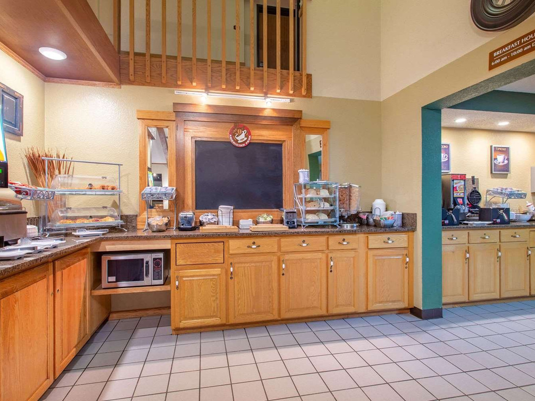 AmericInn by Wyndham Chippewa Falls主图