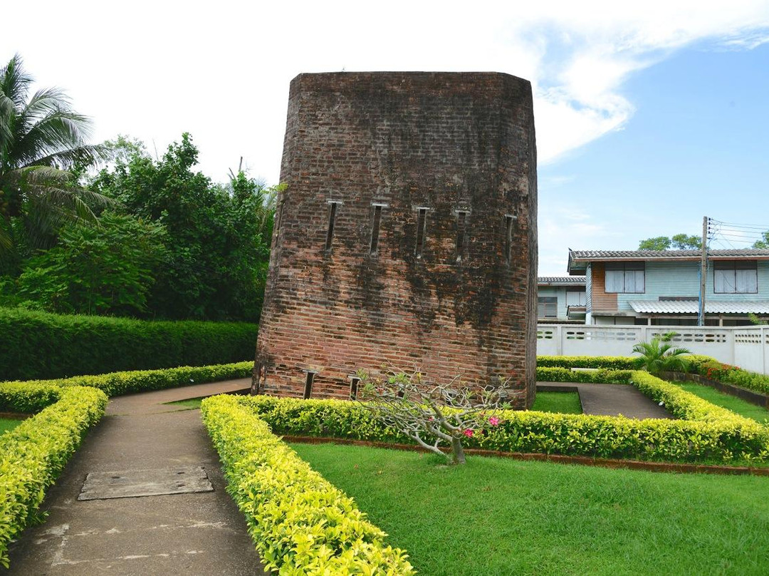 Khuk Khi Kai (Shaped Prison)