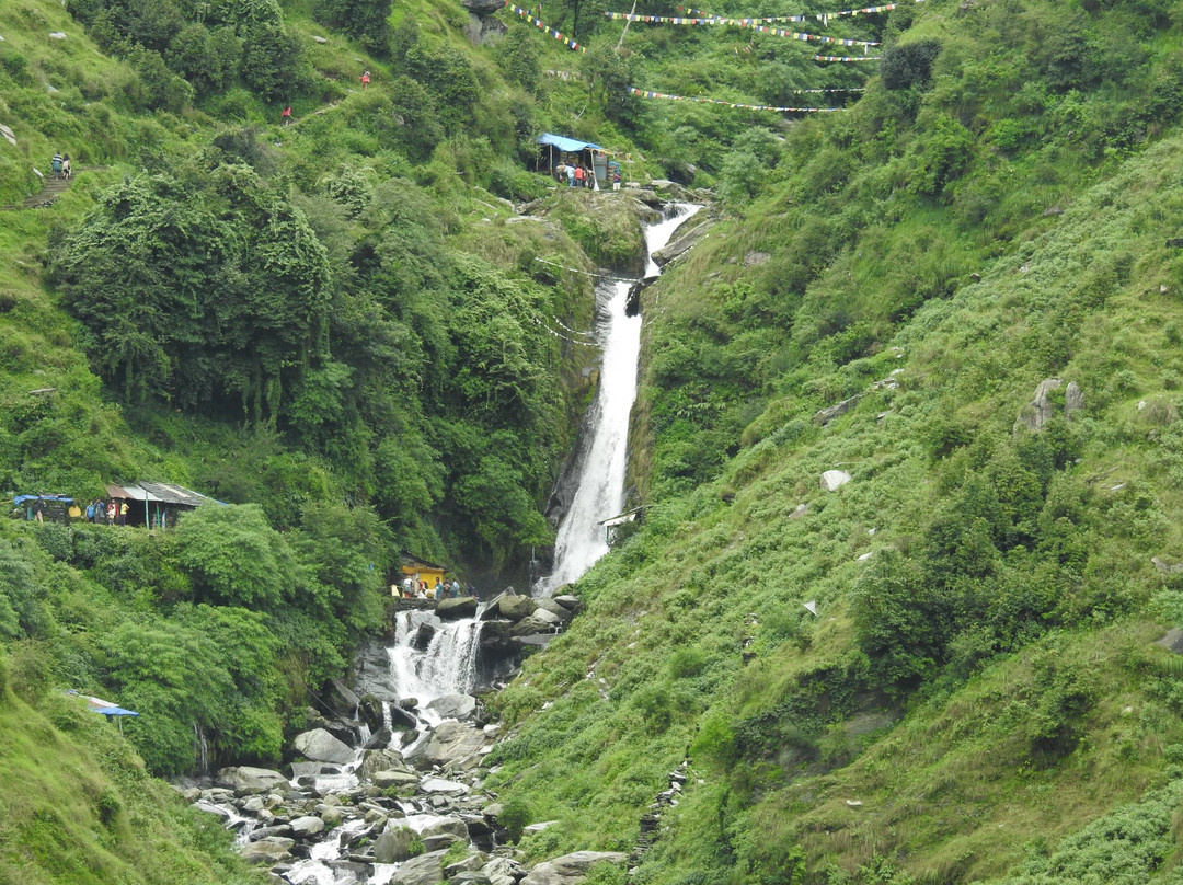 Bhagsu Waterfall景点图片