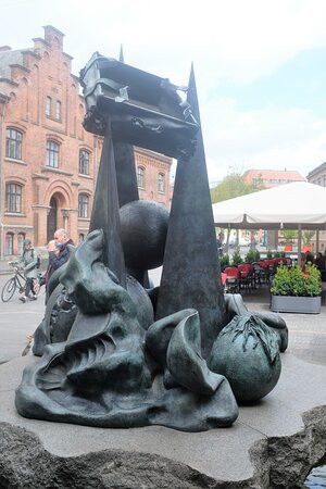 The Flying Suitcase-欧登塞必去景点