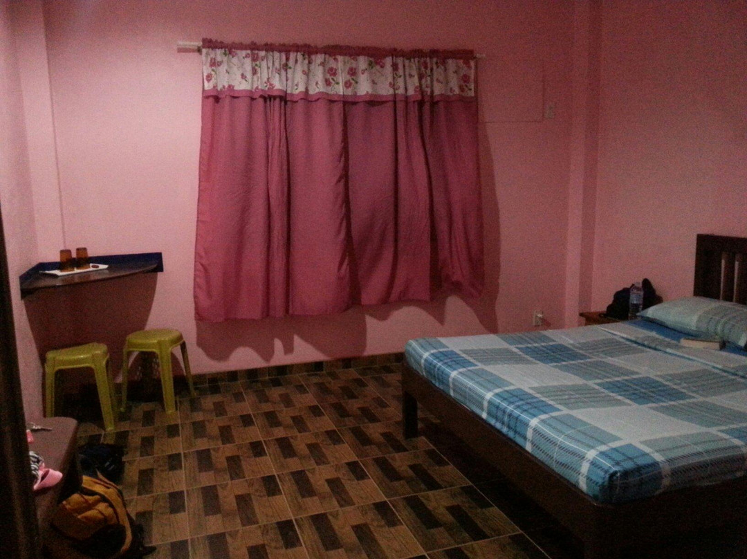 Ivonne's Beach Apartelle