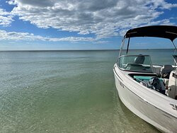 Salty Sam's Marina-迈尔斯堡海滩必去景点