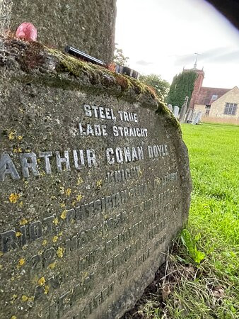 Grave of Sir Arthur Conan Doyle景点图片