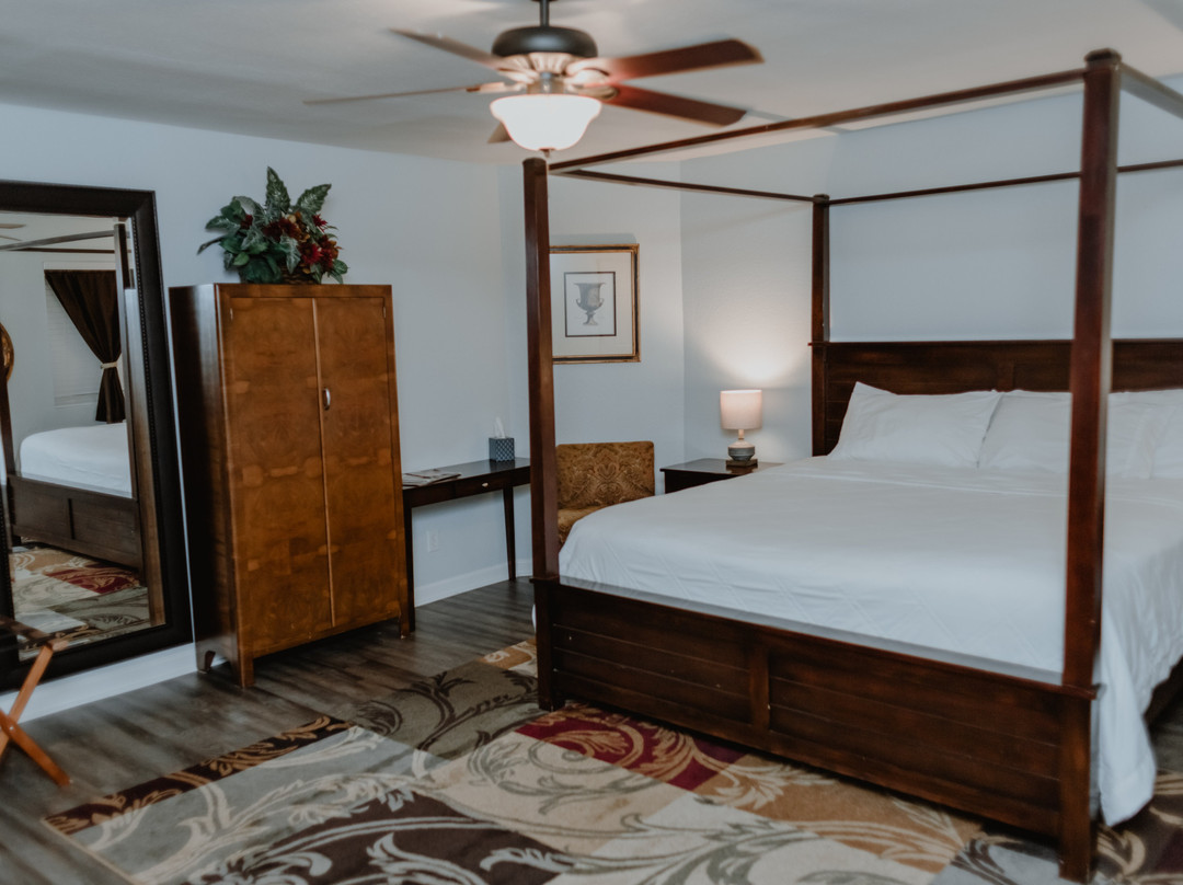 Wimberley酒店住宿-Square Inn & The Legacy Lounge