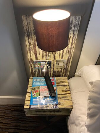 The Red Lion Hotel主图