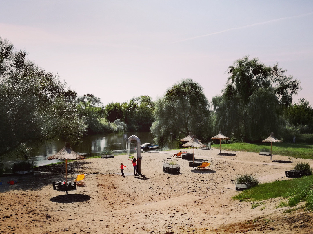 Urban beach in Lubon景点图片