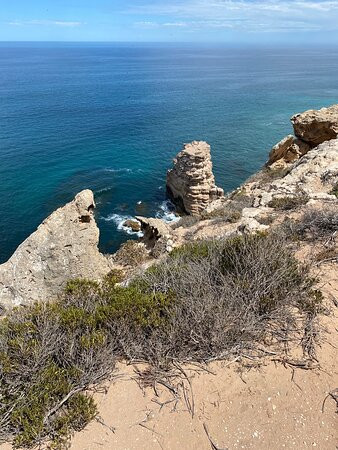 Island Rock & Natural Bridge景点图片